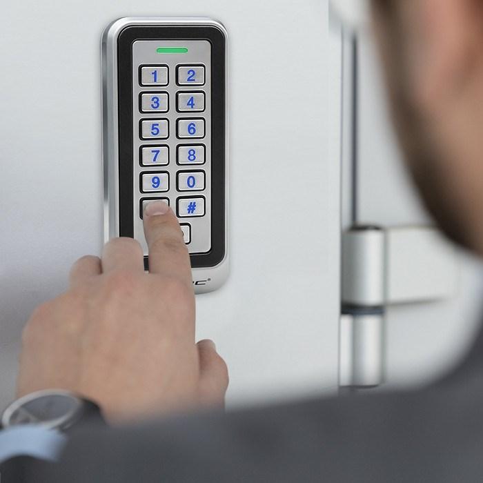 Produktbild Qoltec 52442 Codeschloss RHEA su RFID-Leser Code Card Schlüsselanhänger Türklingel IP68 EM