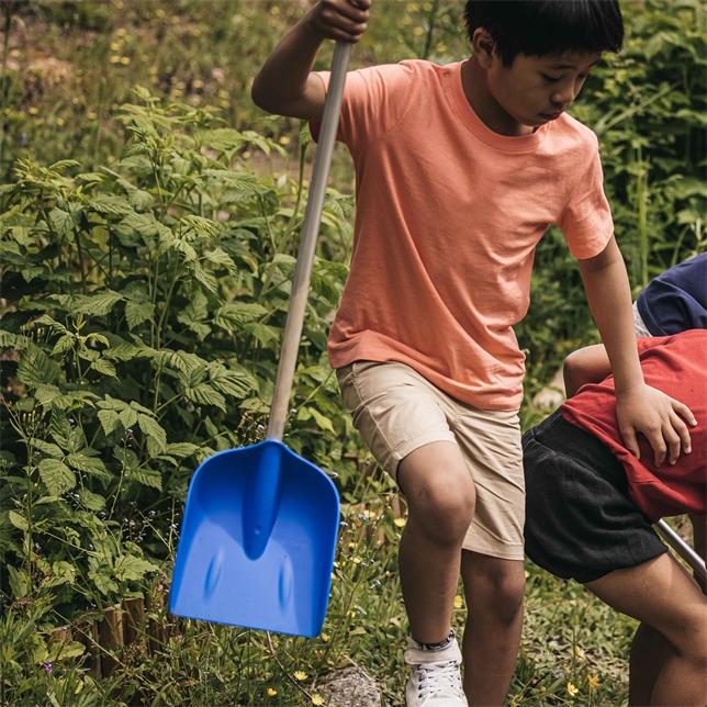Actual product image Fiskars Kids shovel blue 138180