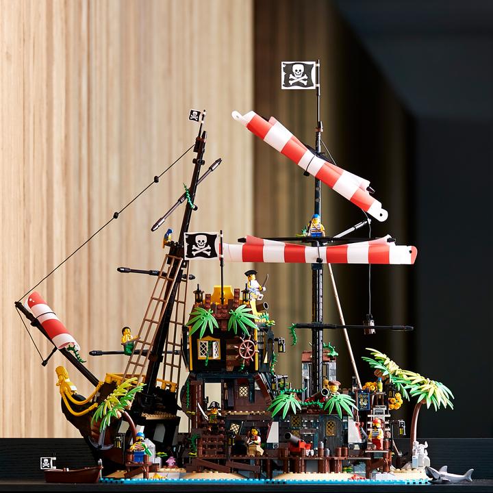 Produktbild LEGO Piraten der Barracuda-Bucht (21322, LEGO Ideas)