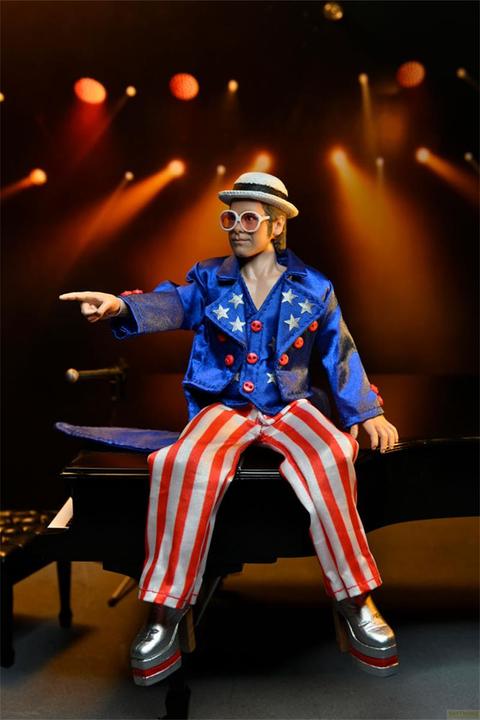 Immagine prodotto Neca Elton John: Live in '76 - Elton John con pianoforte Set di figure d'azione vestite da 8 pollici