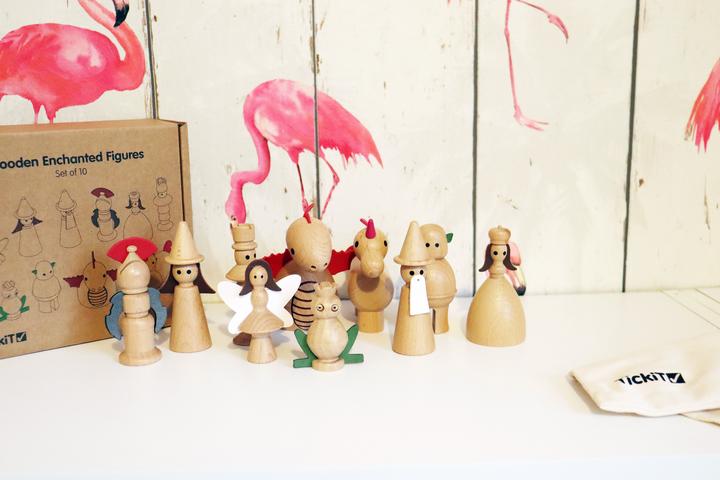 Produktbild TickiT Set mit 10 Verzauberten Märchenfiguren aus Holz