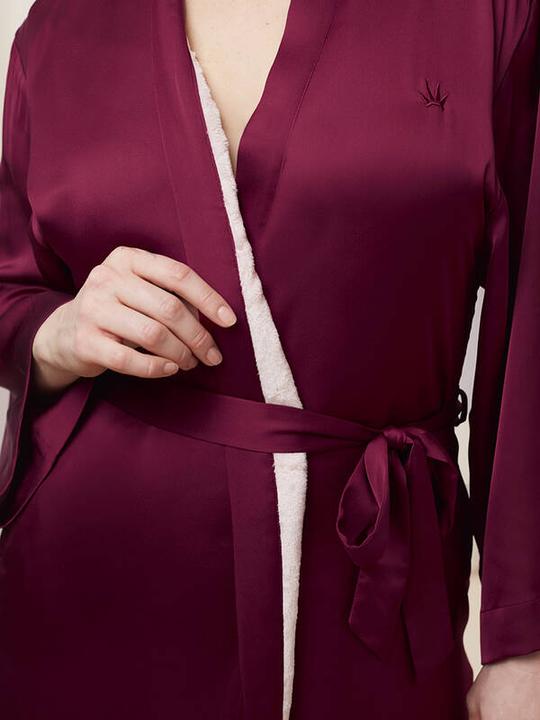 Actual product image Triumph Satin Kimono (48, 49, 50)