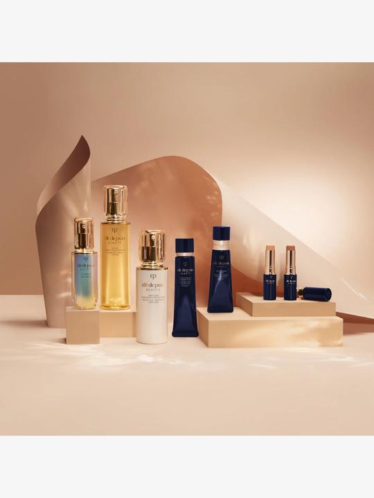 Actual product image Clé De Peau Radiant Cream Foundation I10 (I10 - Very Light Ivory)