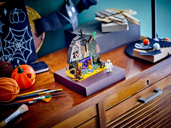 Image du produit LEGO Grange d'Halloween (40721, LEGO Icons)