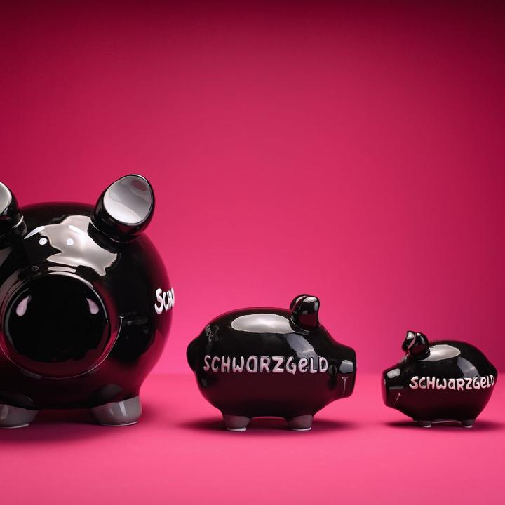 Actual product image G. Wurm Monster Sparschwein-Schwarzgeld (30 x 25 x 25 cm)