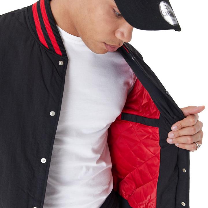 Image du produit New Era College Bomber Veste - BACKPRINT Chicago Bulls (L)