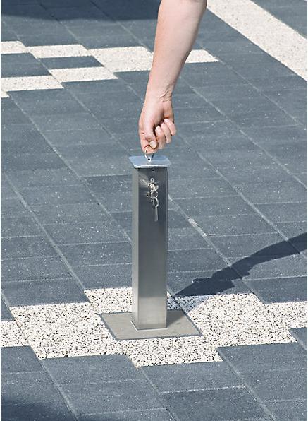 Image du produit Urbanus Potelet en inox, tête polyvalente, à sceller dans du béton, serrure pompier.