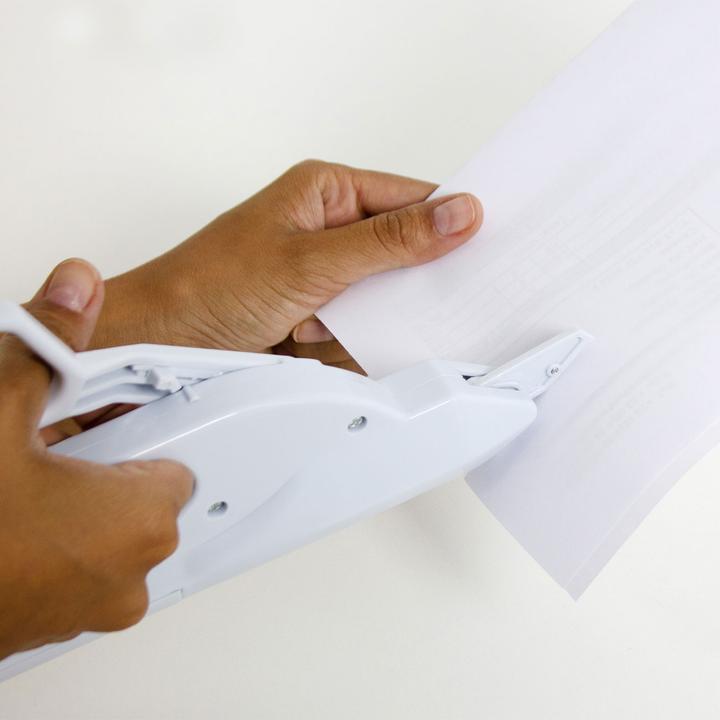 Produktbild Genius Ideas Automatische Schere, akkubetrieben, prÃ¤zises Schneiden von Stoffen und Papier (22.50 cm)