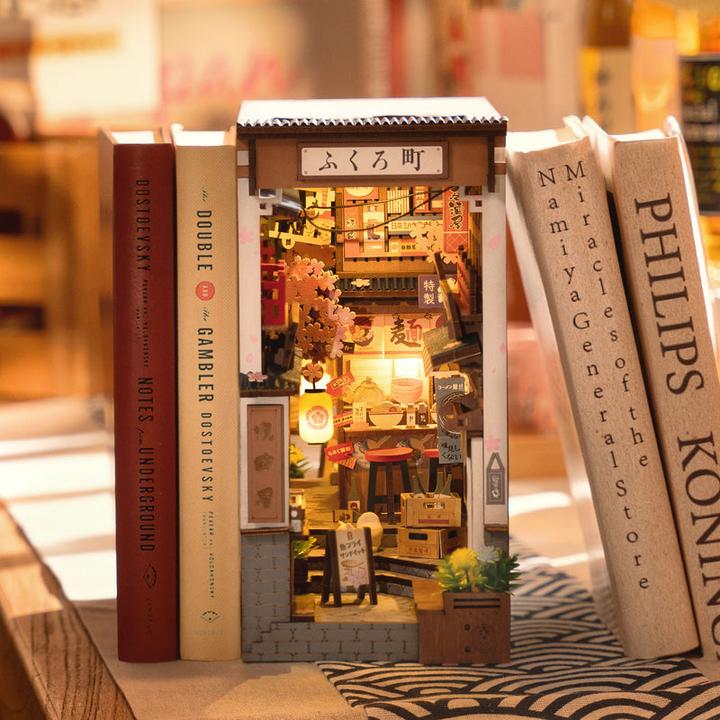 Actual product image Robotime Bausatz Sakura's Weinstrasse, Modell Art: Book Nook