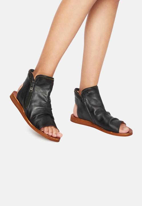 Actual product image Felmini CAROLINA D054 - Flat sandals made from genuine leather with a washed effect and leather lining. (41)