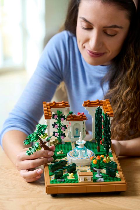 Produktbild LEGO Springbrunnen Garten (10359, LEGO Icons)