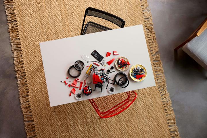 Image du produit LEGO Ducati Panigale V4 S Motorrad (42202, LEGO Technic)