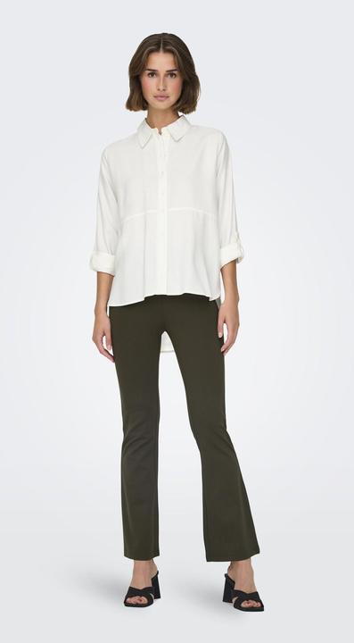 Image du produit JdY Coupe normale Col chemise Poignets retournés Coupe volumineuse des manches Chemise (M)