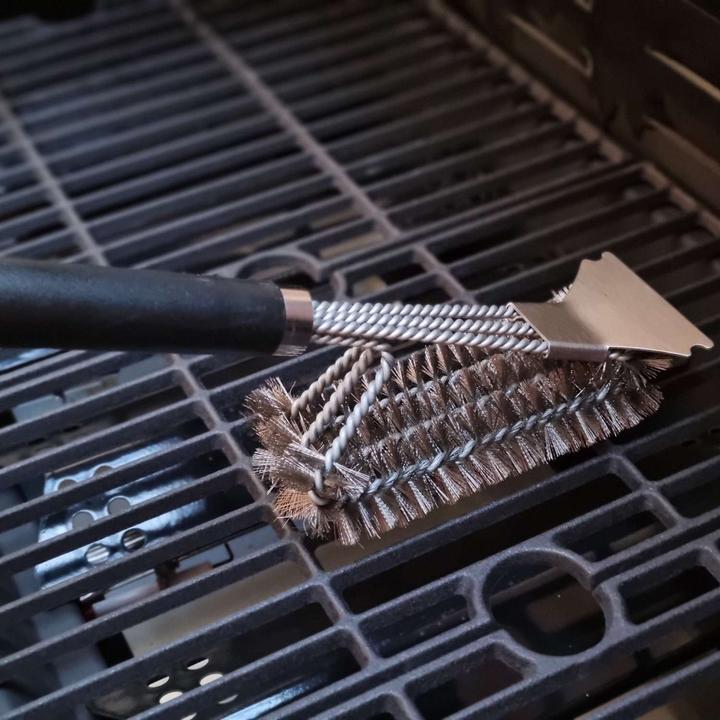 Image du produit Intirilife Brosse de nettoyage pour barbecue avec grattoir (43.50 cm)