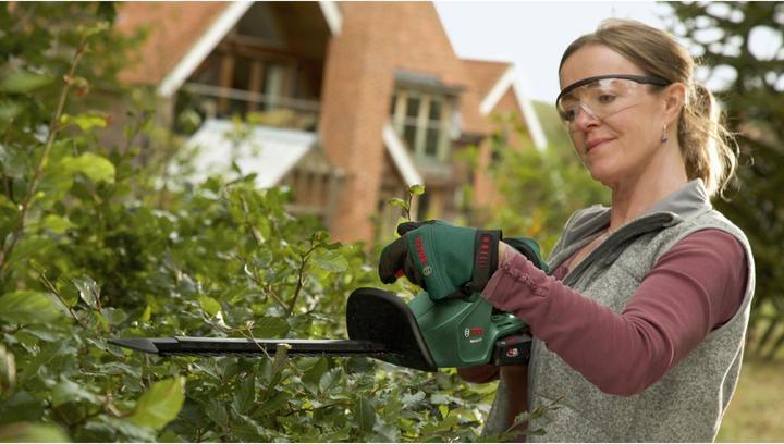 Image du produit Bosch Home & Garden EasyHedgeCut 18-45 Set (Taille-haies sans fil)