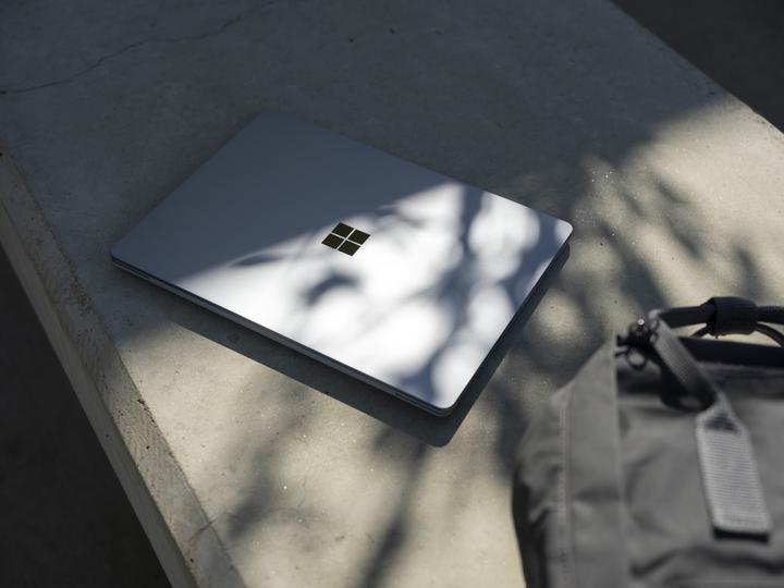 Actual product image Microsoft Surface Laptop Go (12.40", Intel Core i5-1035G1, 4 GB, 64 GB, DE)