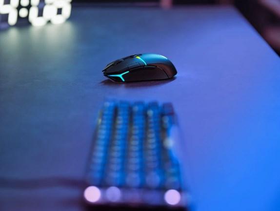 Produktbild Corsair Nightsabre (Kabelgebunden, Kabellos)