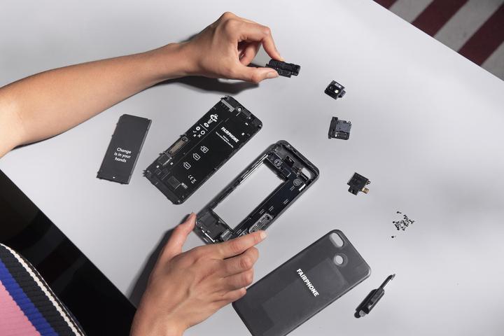 Produktbild Fairphone 3+ (64 GB, Black, 5.65", Dual SIM + SD, 48 Mpx, 4G)