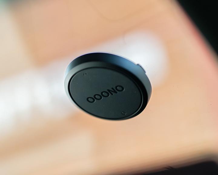 Produktbild Ooono P-Disc N°2 dark - Elektronische Parkscheibe mit Zulassung fürs Auto-vollautomatische Parkuhr