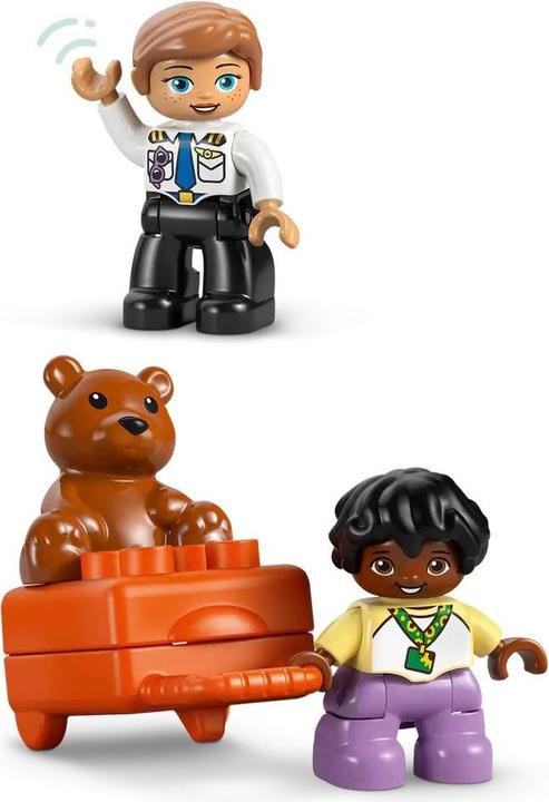 Actual product image LEGO Erster Besuch im Flughafen (10443)