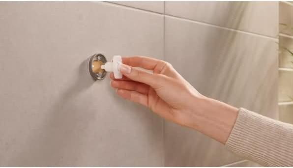 Image du produit tesa MOON WHITE Support de rouleau de papier toilette avec solution adhésive sans perçage