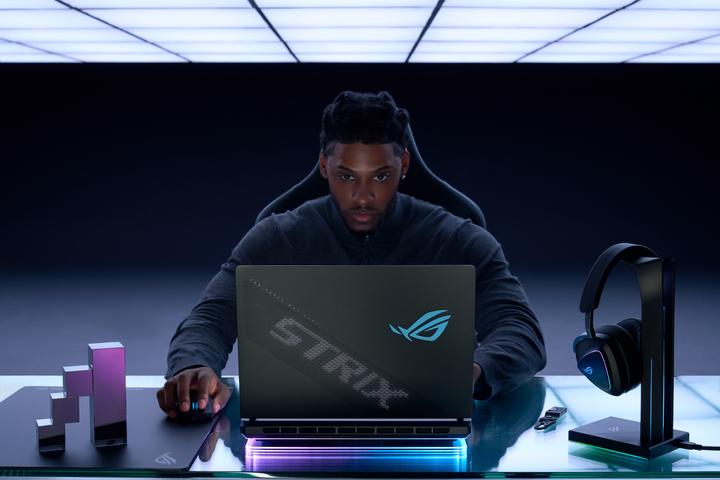 Immagine prodotto ASUS ROG Strix SCAR 16 G635LW-RW089W 16' Core Ultra 9 RTX 5080 Gaming laptop (90NR0LD1-M003M0) (16", Intel Core Ultra 9 275HX, 32 GB, 2000 GB, Ing. Int.)