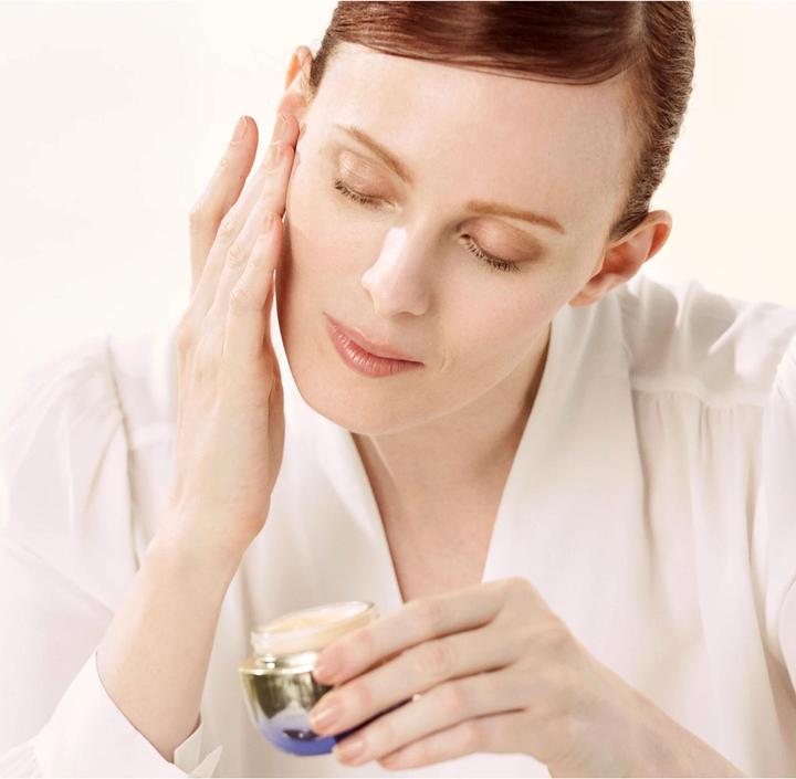 Actual product image Shiseido Uplifting & Firming Cream (30 ml, Day cream)