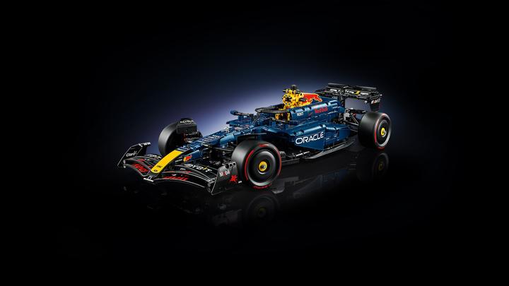 Actual product image LEGO Oracle Red Bull Racing RB20 F1 Rennauto (42206, LEGO Technic)