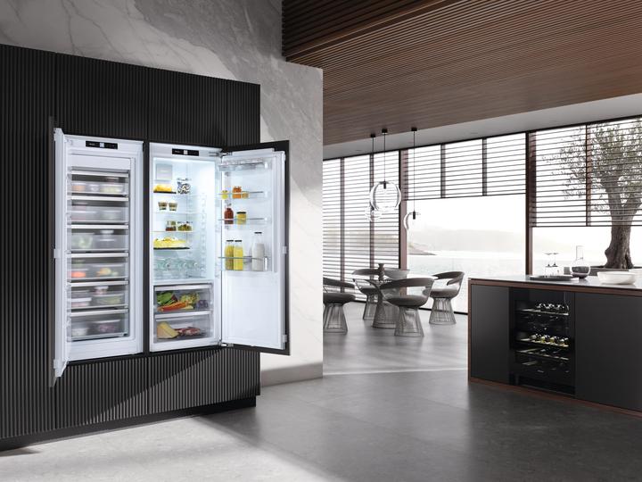 Actual product image Miele FNS7470DL (Installation, 156 l)