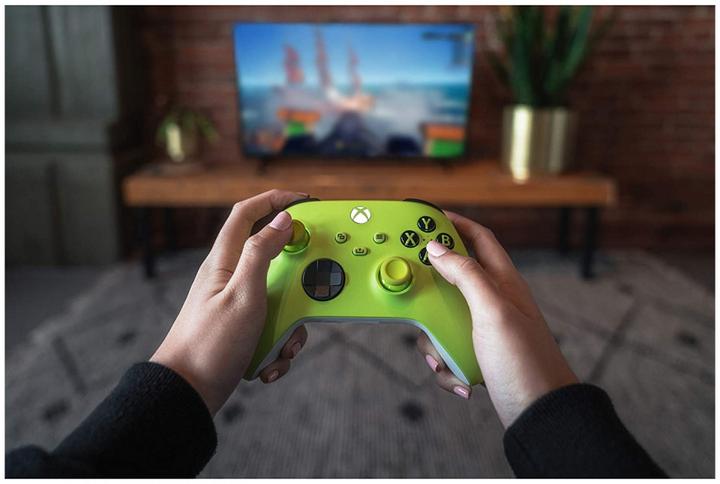 Actual product image Microsoft Wireless Controller - Electric Volt (Xbox Series X, Xbox One X, PC, Xbox One S, Xbox Series S)