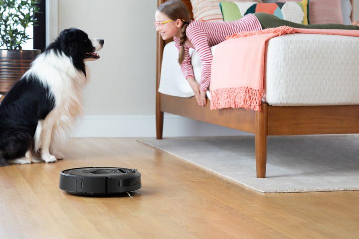 Produktbild iRobot Roomba i7+ Schwarz (Saugroboter)
