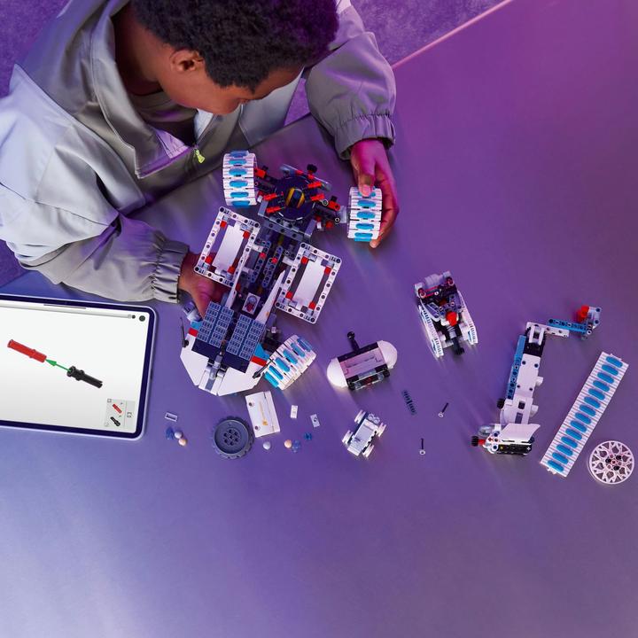 Produktbild LEGO 42211 Confidential (42211, LEGO Technic)