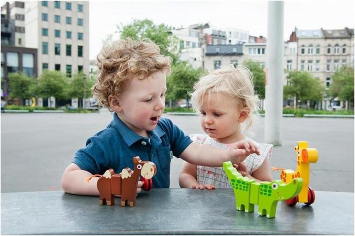Actual product image Scratch Magnetic animals on wheels