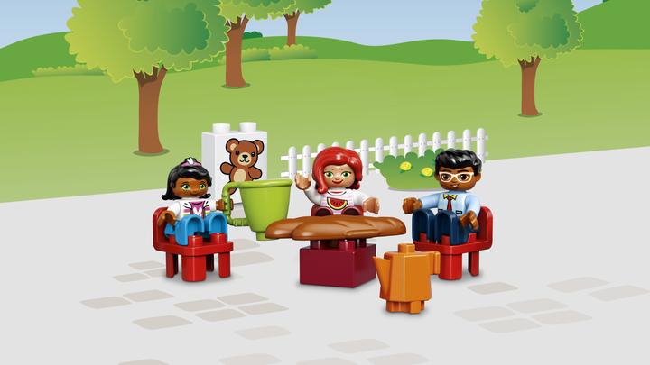 Actual product image LEGO family house (10835)