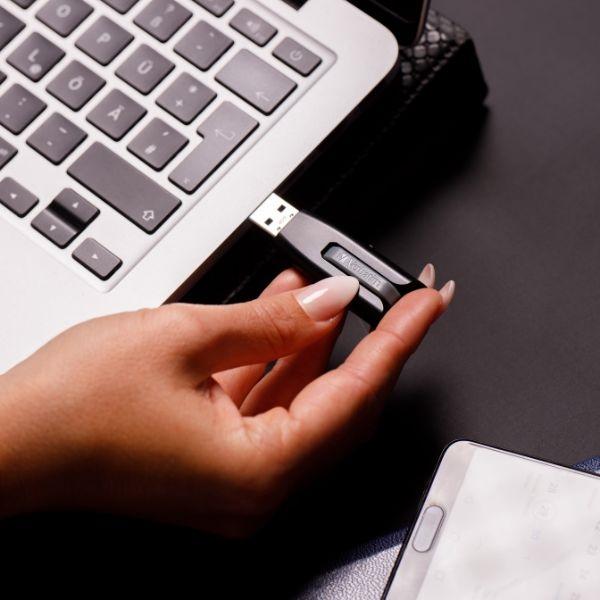 Actual product image Verbatim Store n Go V3 (16 GB, USB-A, USB 3.0)