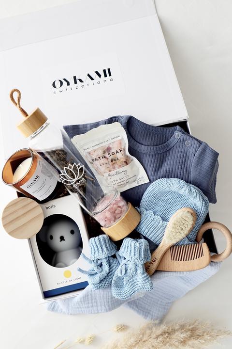 Produktbild Oykami Mama & Baby Geschenkbox Blau "Lugano" Boris - rosa Steine