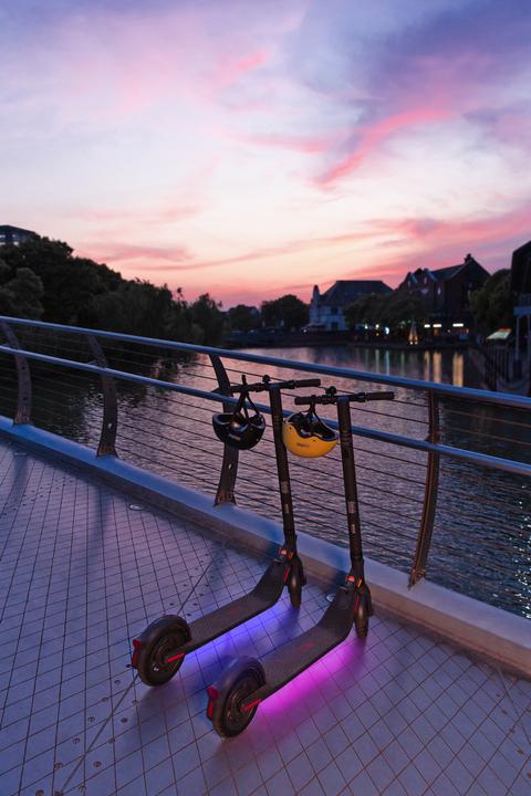 Actual product image Segway-Ninebot KickScooter E25E (25 km/h, 25 km, 300 W)