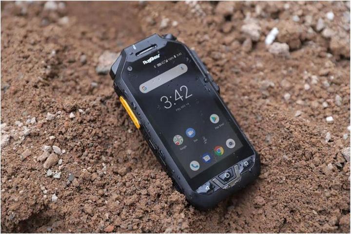 Actual product image Rug Gear RG725 (32 GB, Black, 4", Dual SIM, 13 Mpx, 4G)