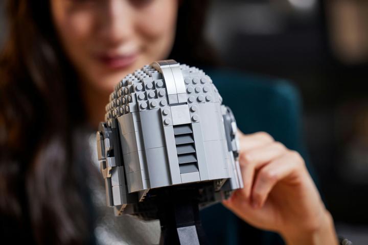 Actual product image LEGO Mandalorian helmet (75328, LEGO Star Wars)