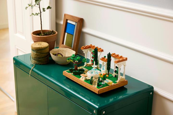 Produktbild LEGO Springbrunnen Garten (10359, LEGO Icons)