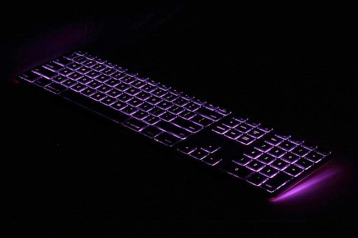Immagine prodotto Matias Tastiera USB avanzata per Mac OS con retroilluminazione RGB (CH, Cablato)
