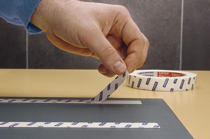 Produktbild tesa Powerbond MIRROR doppelseitiges Montageband für Spiegel (19 mm)