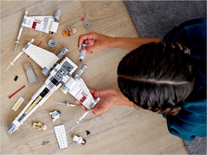 Actual product image LEGO Luke Skywalker's X-Wing Fighter (75301, LEGO Star Wars)
