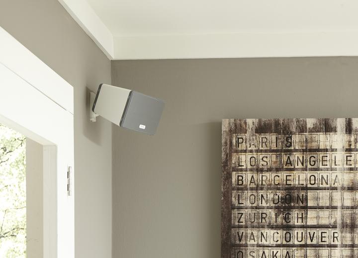 Immagine prodotto Sanus Staffa a muro per Sonos ONE, PLAY:1 e 3 (1 pz., Installazione a parete, Perno di rotazione, Inclinabile)
