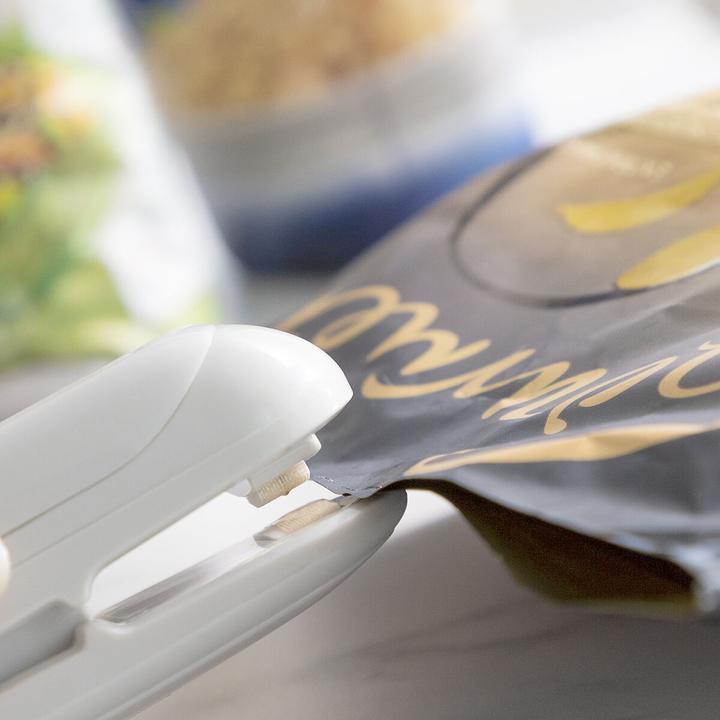 Actual product image InnovaGoods Bag closer with cutter and hanger Baseyl (1 x)