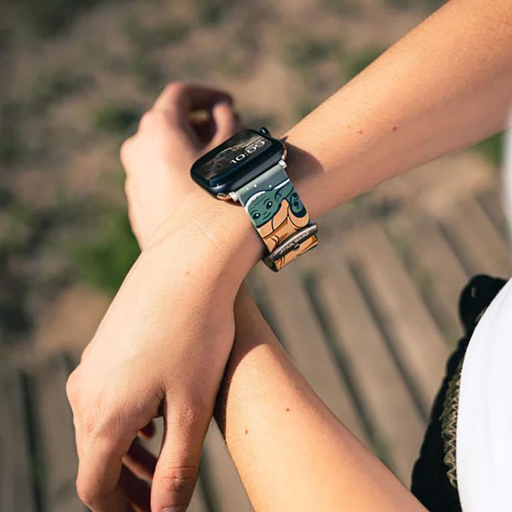 Actual product image Moby Fox Star Wars: The Mandalorian bracelet pour smartwatch The Child (Silicone)