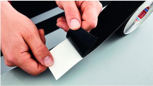 Actual product image tesa Anti-Rutsch Klebeband extra stark,18x50mm, schwarz (50 mm)
