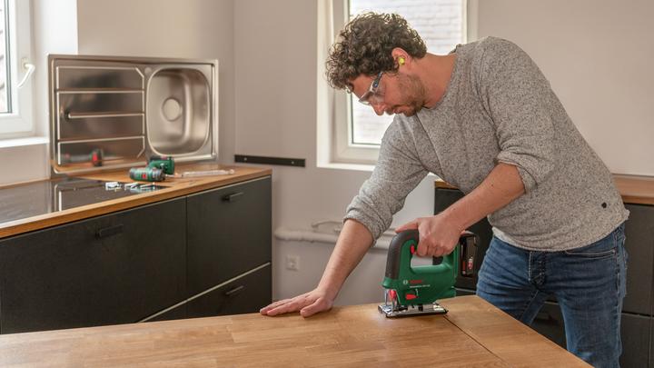 Actual product image Bosch Home & Garden UniversalSaw 18V-100