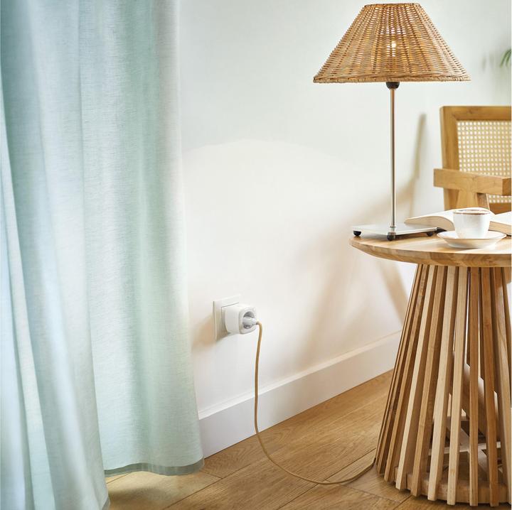 Produktbild APC Wiser Smart Plug CCTFR6501 (Zwischenstecker)