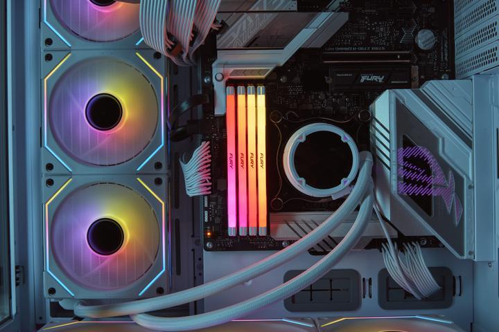 Actual product image Kingston FURY Renegade RGB (2 x 16GB, 7200 MHz, DDR5 RAM, DIMM)